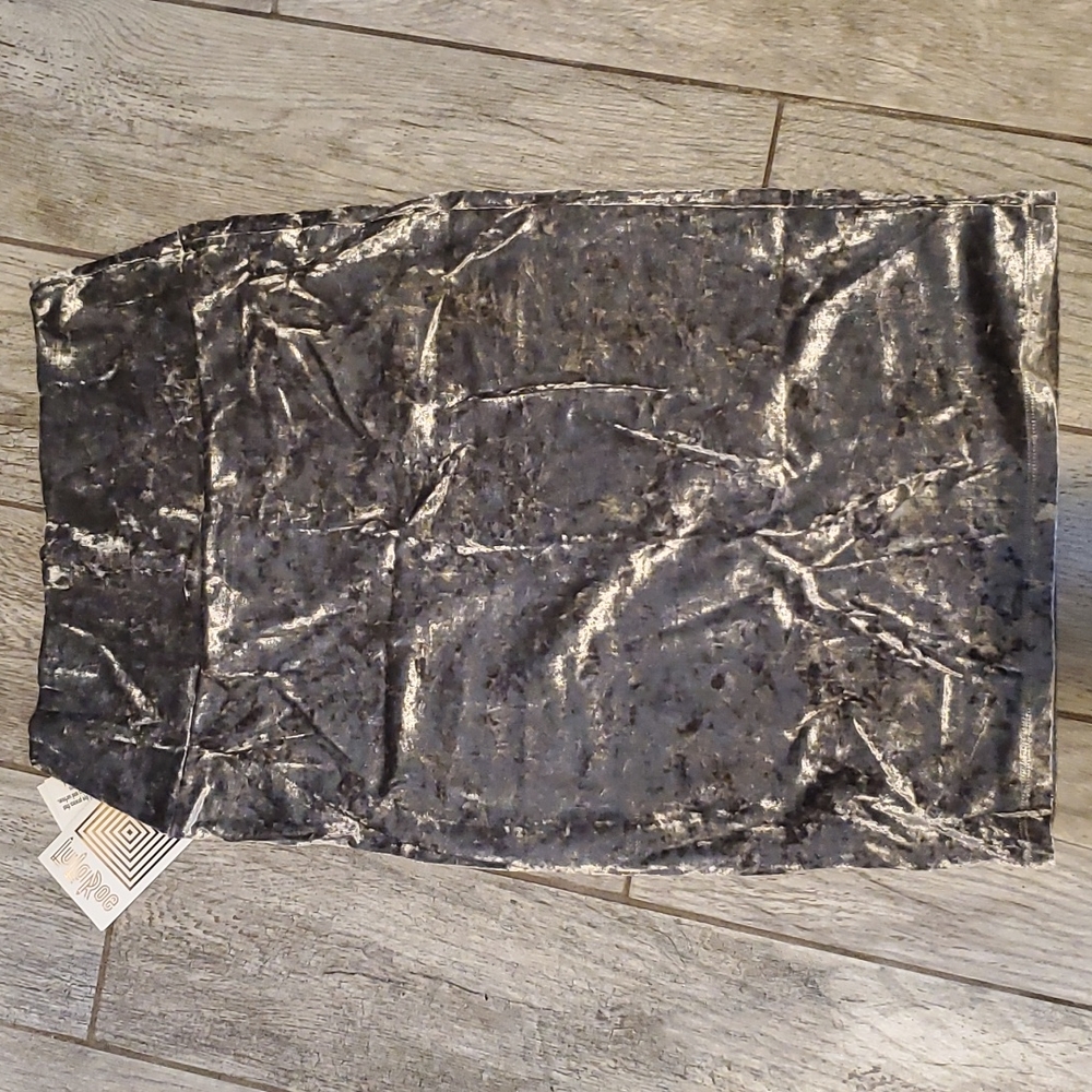 Small Elegant Lularoe Cassie - NWT silver velvet